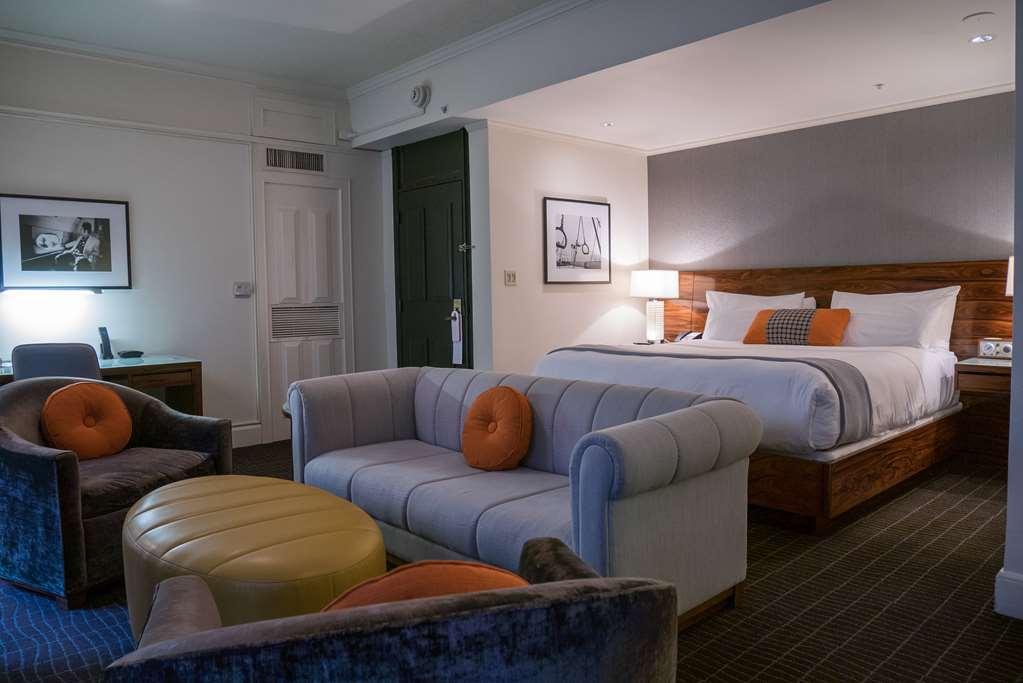 Hotel Lucia, A Provenance
